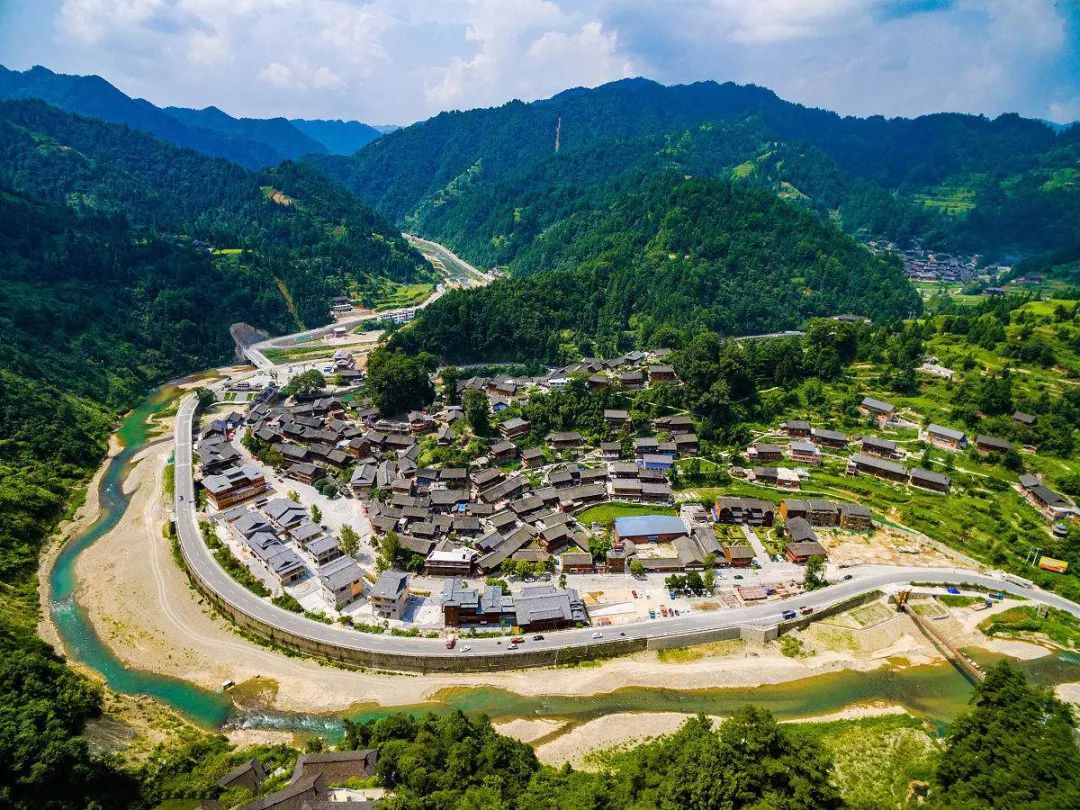 贵州风情,山水画卷中的热茶沉思